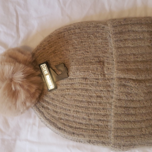 Steve Madden Beanie - Picture 4 of 4